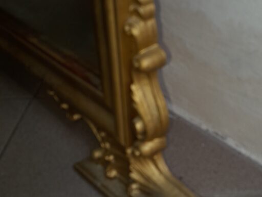 Specchio antico dorato con cornice in legno