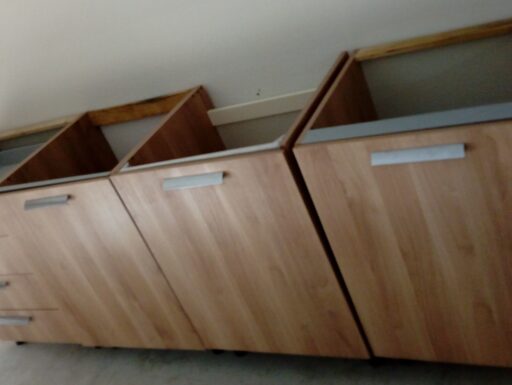 Basi per cucina varie altezza 85/90 cm.